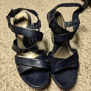 Simply Vera Size 9 Navy Wedges